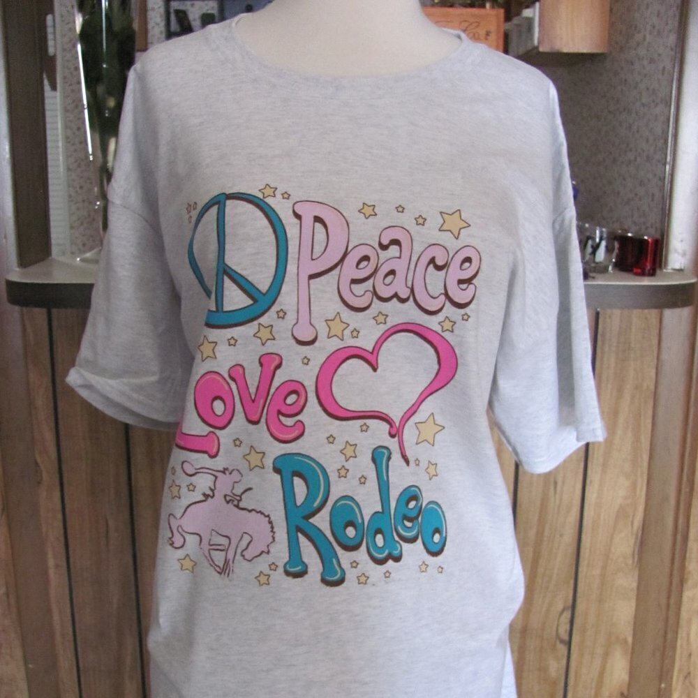 PEACE LOVE RODEO LADIES GILDAN‎ TSHIRT